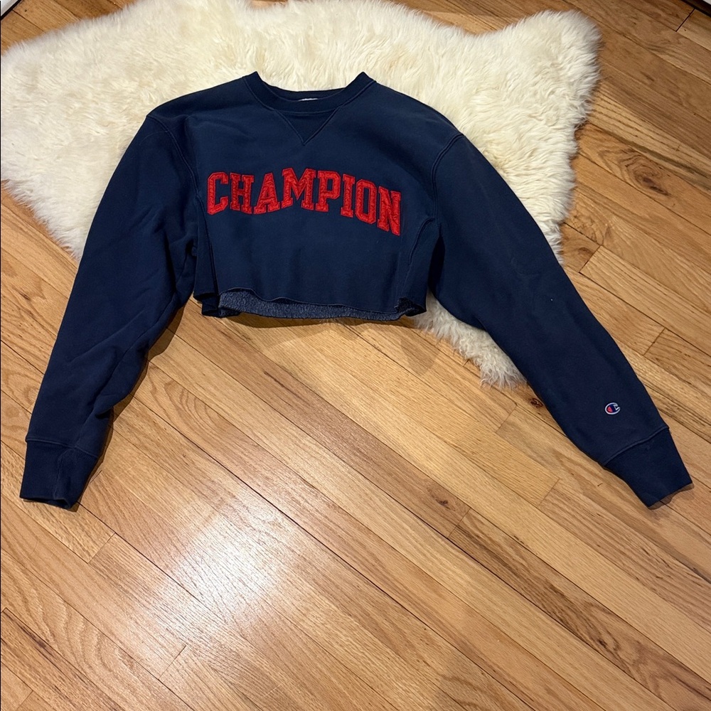 Champion Women's Dark Blue Cropped sweatshirt with red logo